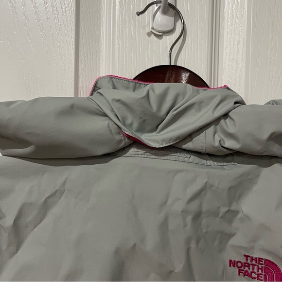 The north face silver color spring jacket size small - Picture 4 of 16